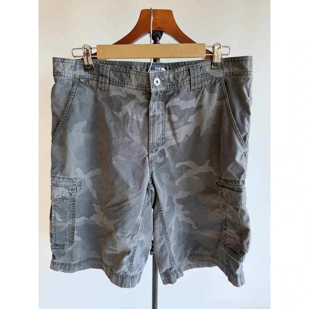 The North Face Camouflage Cargo Shorts Size 36x11 Men's Outdoor Hiking